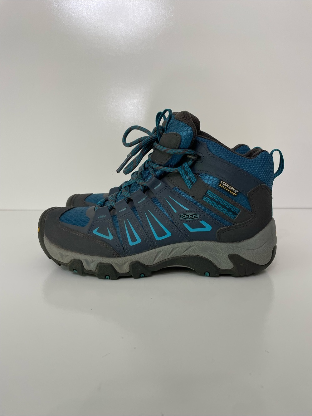 KEEN Oakridge Mid Waterproof Hiking Boots Teal Womens 6 Gorpcore Outdoor Trail
